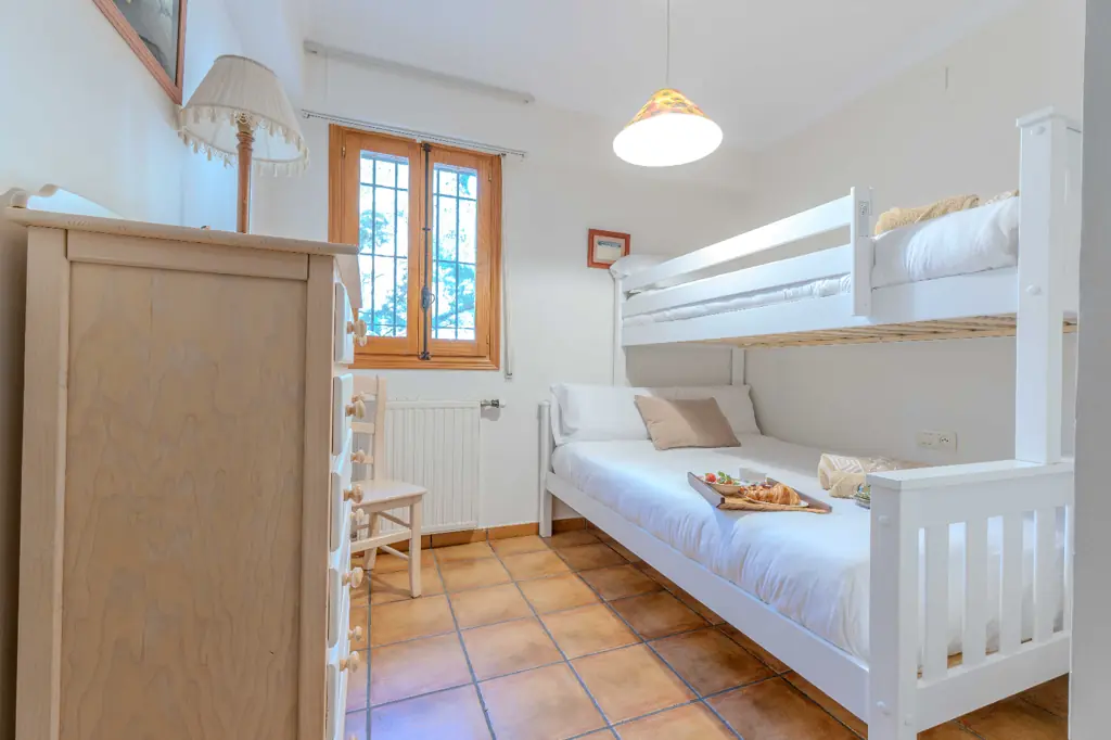 Habitación amplia con cama doble en La Cova House