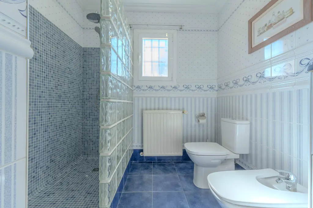 Habitación amplia con cama doble en La Cova House