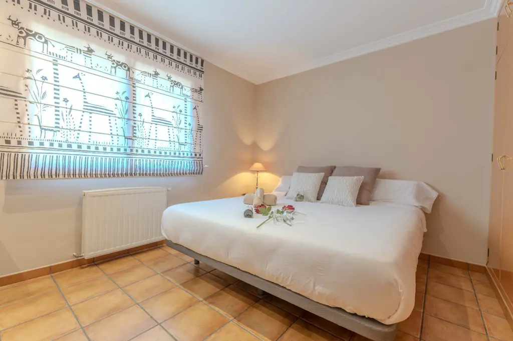 Habitación amplia con cama doble en La Cova House