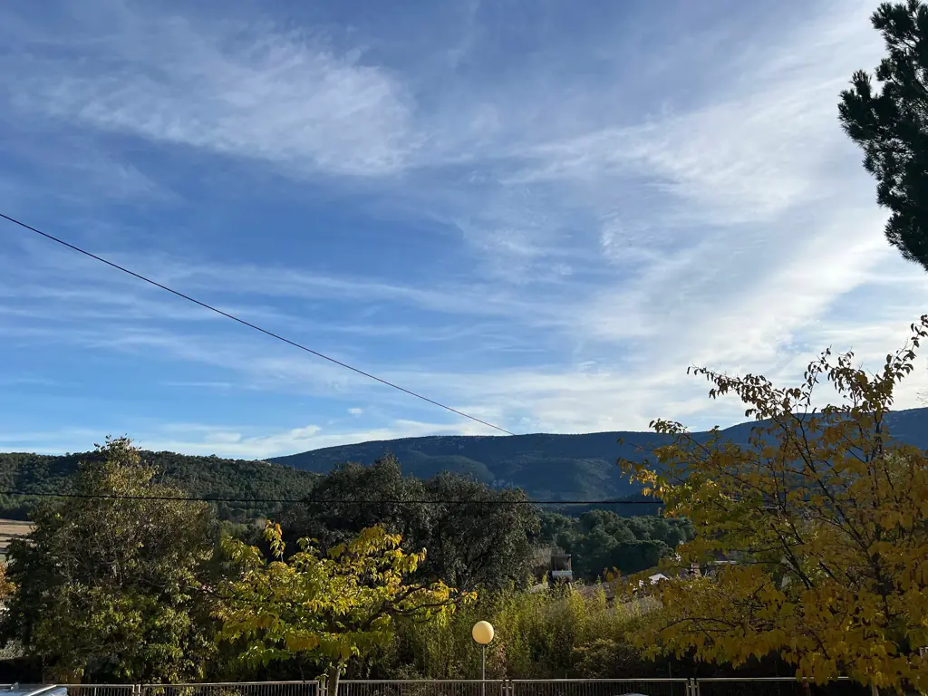 Habitación amplia con cama doble en La Cova House