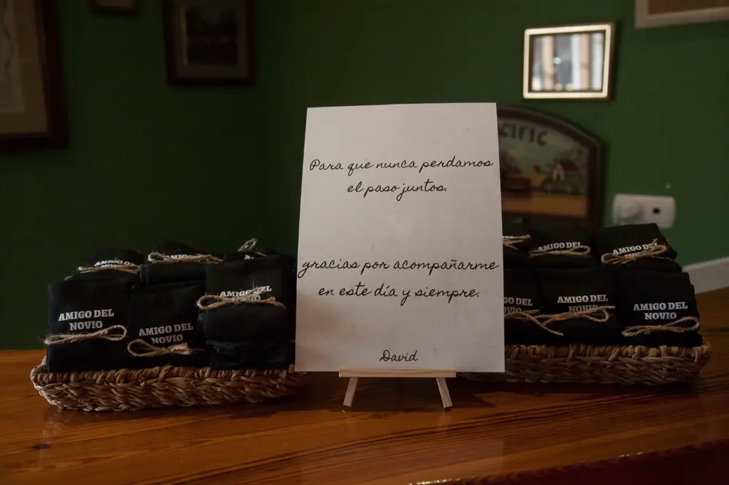 Pareja celebrando en La Cova House